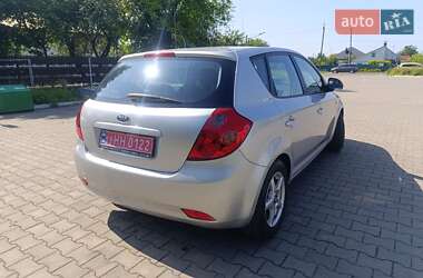 Хетчбек Kia Ceed 2009 в 