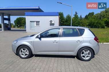 Хетчбек Kia Ceed 2009 в 