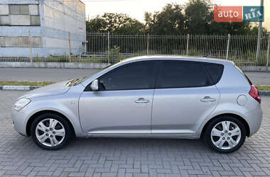 Хэтчбек Kia Ceed 2007 в 