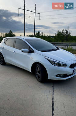 Хэтчбек Kia Ceed 2013 в 