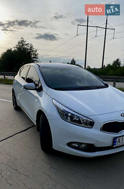 Хэтчбек Kia Ceed 2013 в 