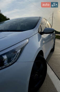 Хэтчбек Kia Ceed 2013 в 
