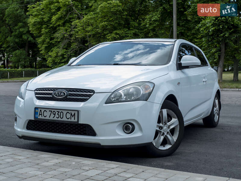 Хетчбек Kia Ceed 2008 в Нововолинську