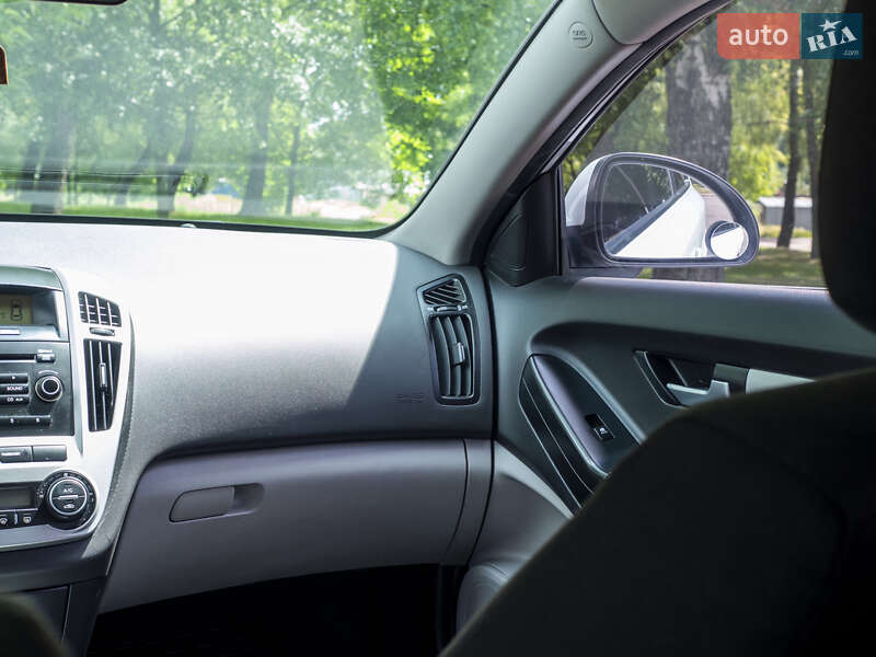 Хетчбек Kia Ceed 2008 в Нововолинську