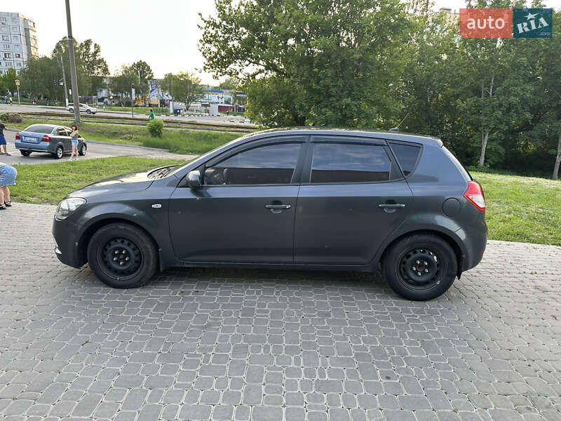 Хэтчбек Kia Ceed 2009 в Харькове