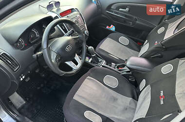 Хэтчбек Kia Ceed 2009 в 