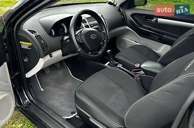 Хэтчбек Kia Ceed 2008 в 