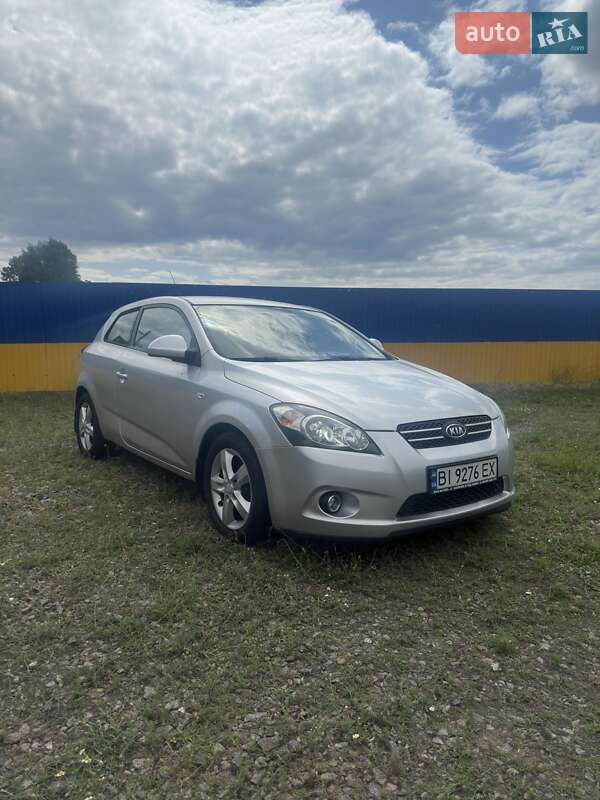 Хэтчбек Kia Ceed 2008 в 