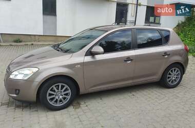 Хетчбек Kia Ceed 2007 в 