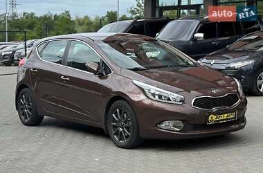 Хэтчбек Kia Ceed 2012 в Черновцах