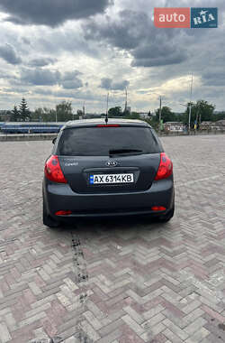 Хэтчбек Kia Ceed 2007 в 