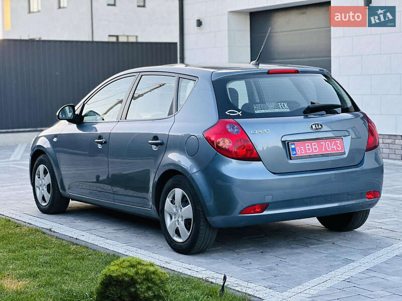 Хэтчбек Kia Ceed 2009 в Луцке