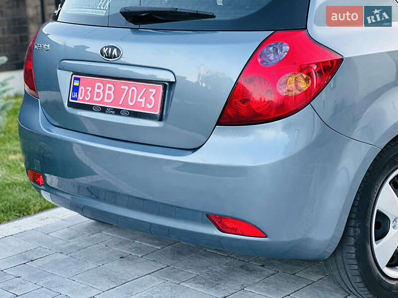 Хэтчбек Kia Ceed 2009 в Луцке