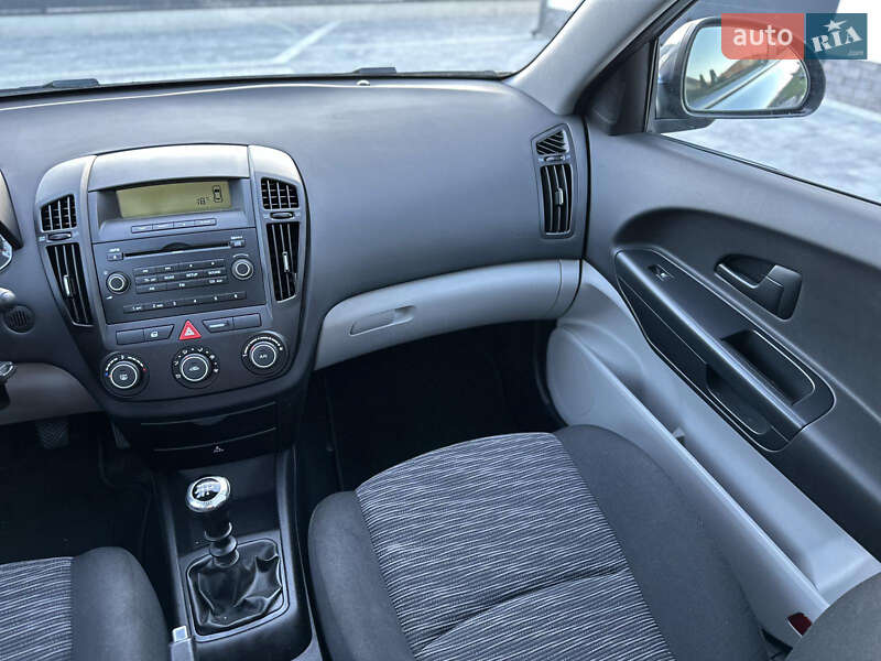 Хэтчбек Kia Ceed 2009 в Луцке