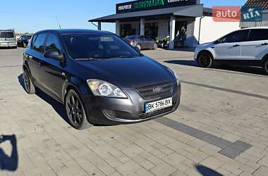 Хэтчбек Kia Ceed 2008 в Ровно