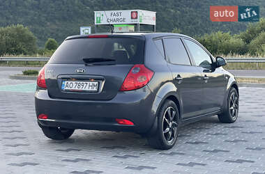 Хэтчбек Kia Ceed 2007 в 