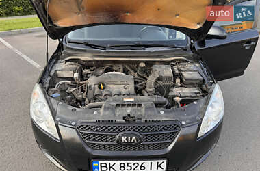 Хэтчбек Kia Ceed 2008 в 