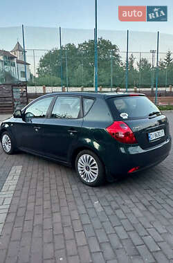 Хэтчбек Kia Ceed 2009 в Нововолынске