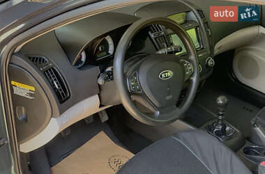 Хэтчбек Kia Ceed 2009 в 