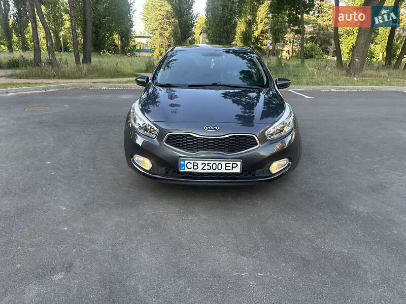 Хэтчбек Kia Ceed 2012 в Чернигове