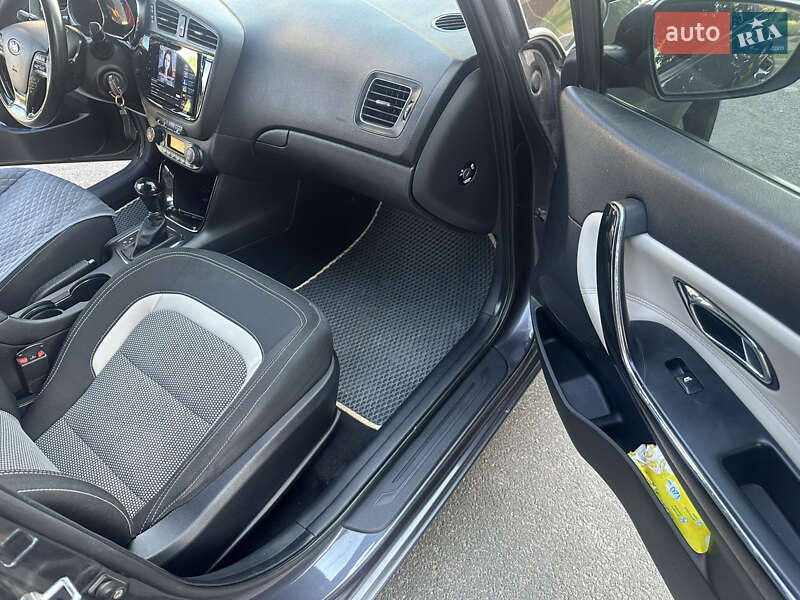 Хэтчбек Kia Ceed 2012 в Чернигове