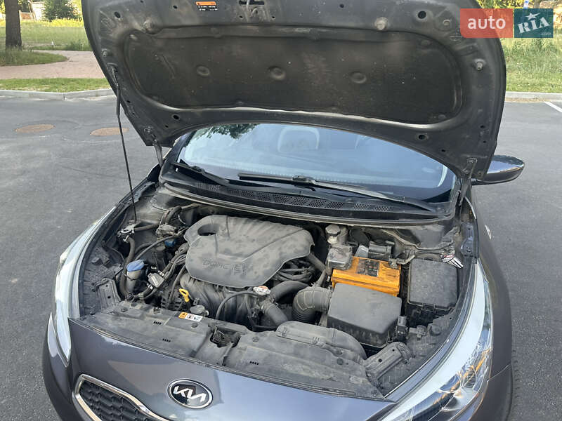 Хэтчбек Kia Ceed 2012 в Чернигове