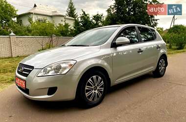 Хэтчбек Kia Ceed 2007 в 