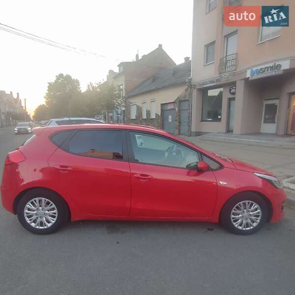 Хэтчбек Kia Ceed 2015 в 
