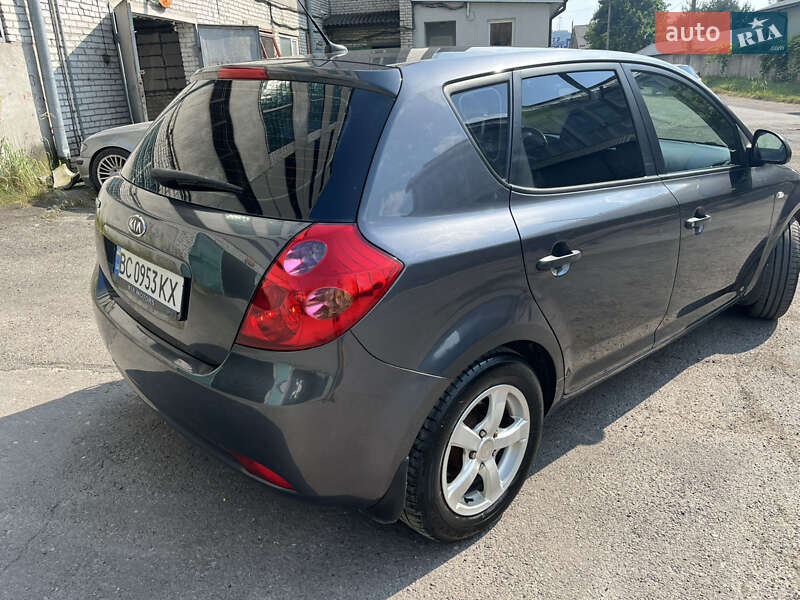 Хэтчбек Kia Ceed 2009 в Львове