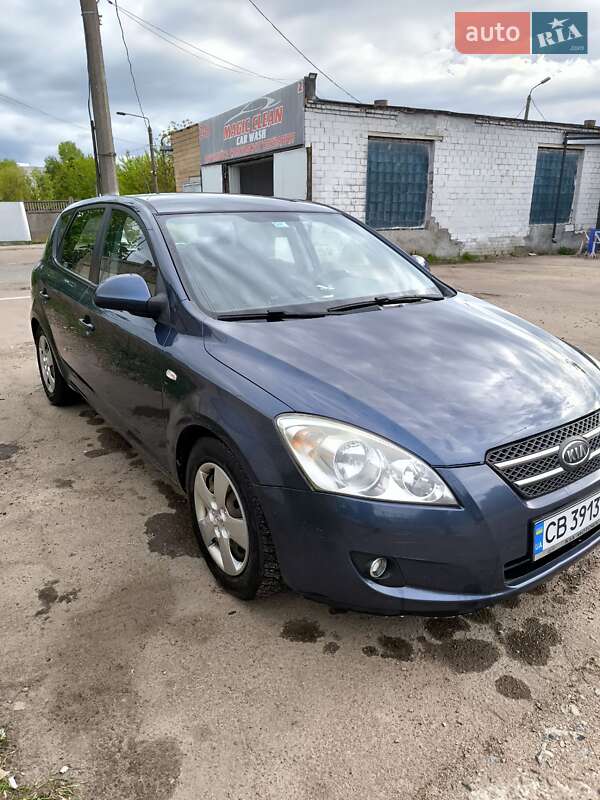 Хэтчбек Kia Ceed 2008 в Чернигове