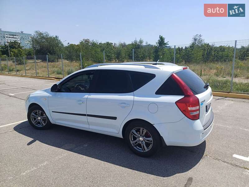 Универсал Kia Ceed 2008 в Запорожье