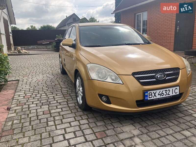 Хэтчбек Kia Ceed 2007 в 