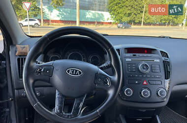Хэтчбек Kia Ceed 2010 в 