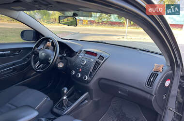 Хэтчбек Kia Ceed 2010 в 