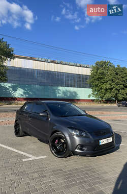 Хэтчбек Kia Ceed 2010 в 