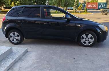 Хэтчбек Kia Ceed 2008 в 