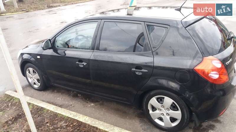 Хэтчбек Kia Ceed 2007 в 