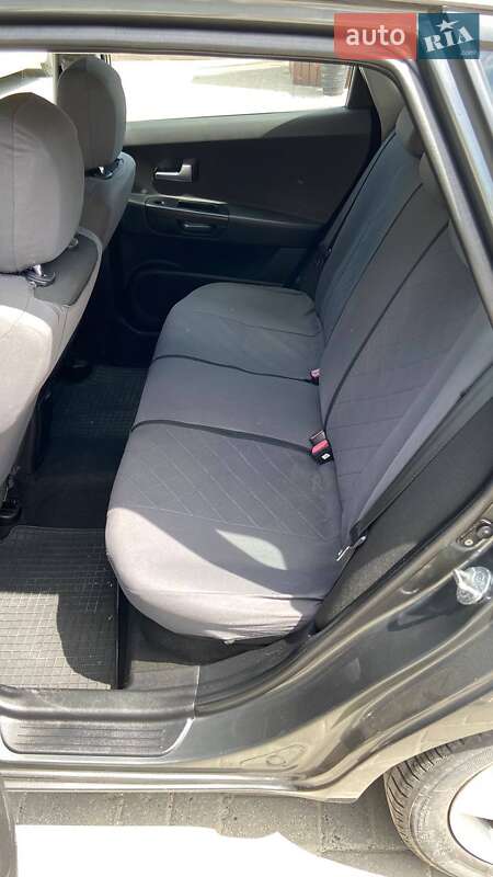 Хэтчбек Kia Ceed 2010 в Львове