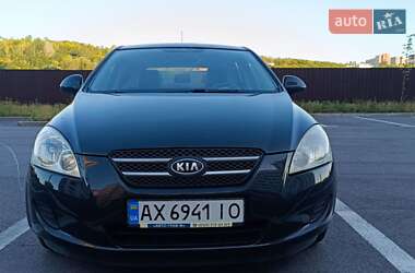 Хэтчбек Kia Ceed 2007 в 