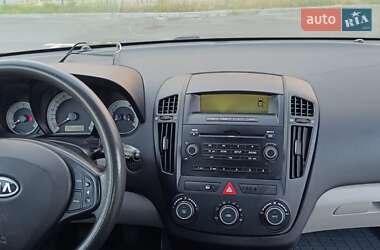 Хэтчбек Kia Ceed 2007 в 