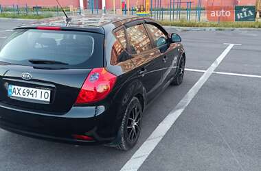 Хэтчбек Kia Ceed 2007 в 