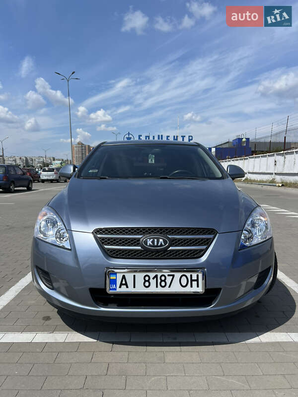 Хэтчбек Kia Ceed 2008 в 