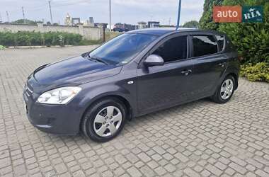 Хэтчбек Kia Ceed 2009 в 