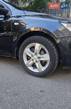 Хетчбек Kia Ceed 2008 в 