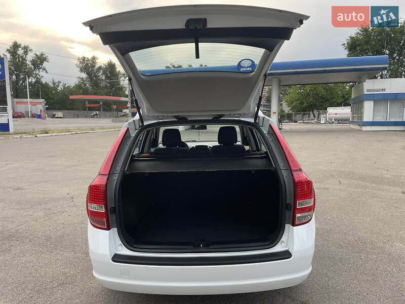 Универсал Kia Ceed 2010 в Днепре