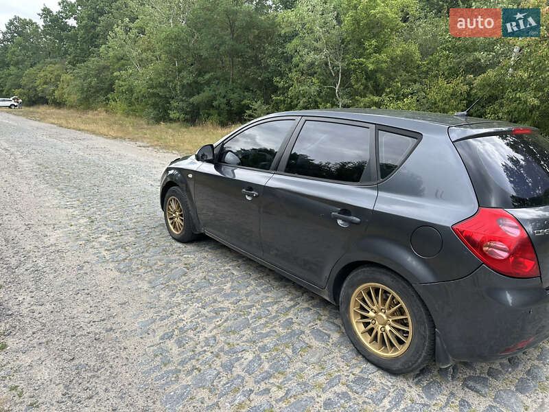 Хэтчбек Kia Ceed 2009 в Звенигородке