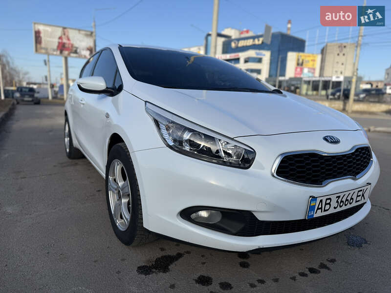 Хэтчбек Kia Ceed 2014 в 