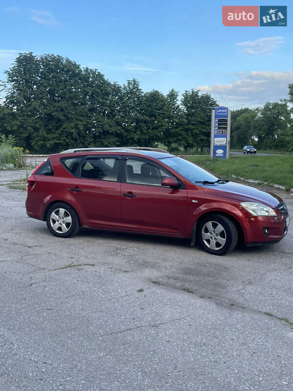 Универсал Kia Ceed 2009 в Ромнах
