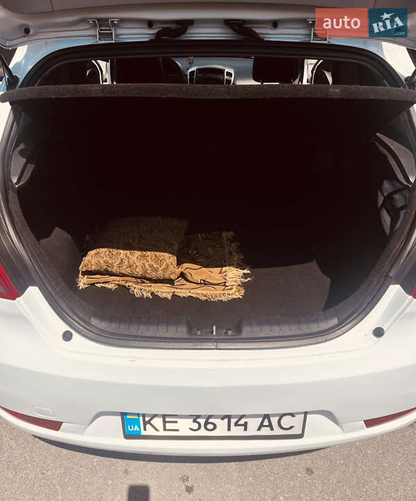 Хэтчбек Kia Ceed 2010 в Днепре