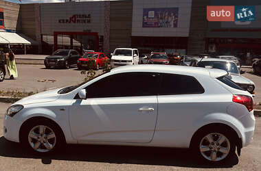 Хэтчбек Kia Ceed 2010 в 